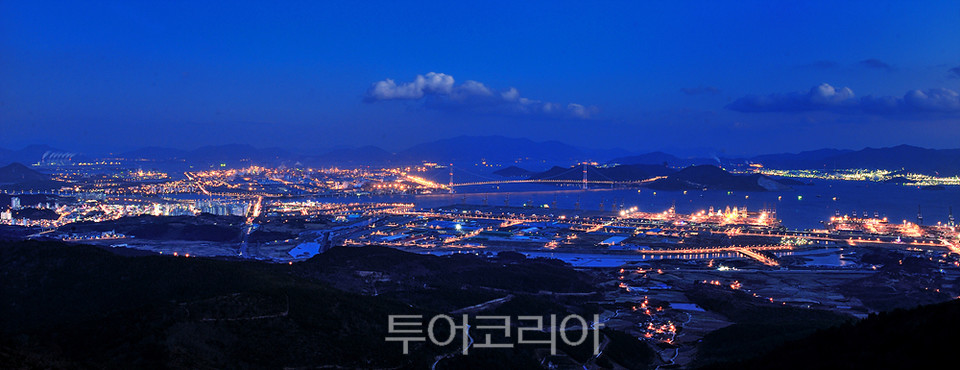 한국관광공사 야간관광100선에 선정된 '광양 구봉산전망대'