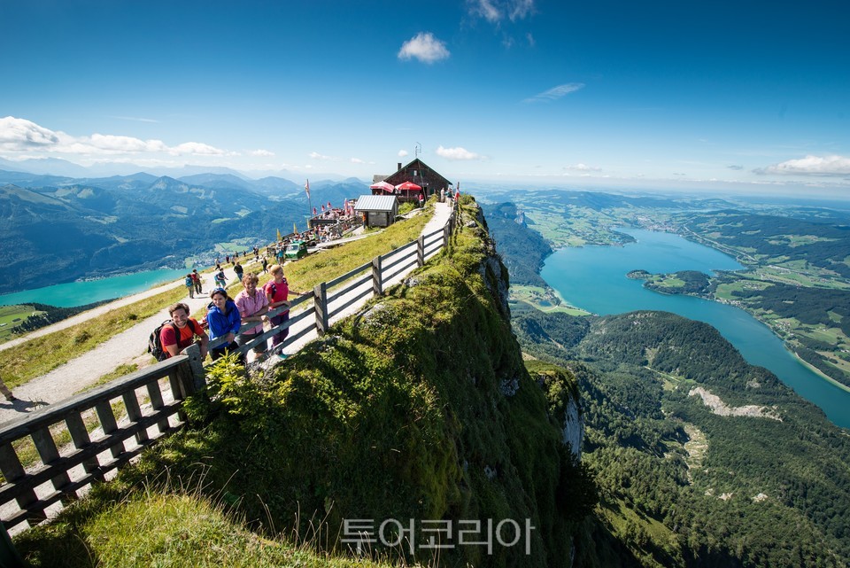 샤프베르크 산에서 내려다보는 잘츠카머구트 전경 ©Tourismus Salzburg GmbH