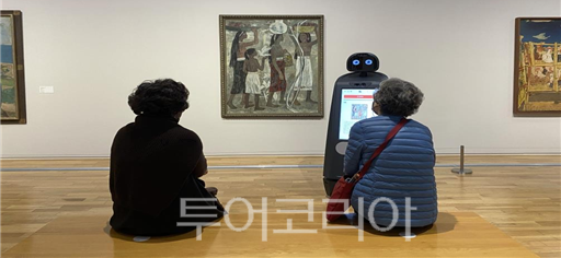 국립현대미술관 ‘큐아이’ 서비스 제공 모습 / 사진-문체부