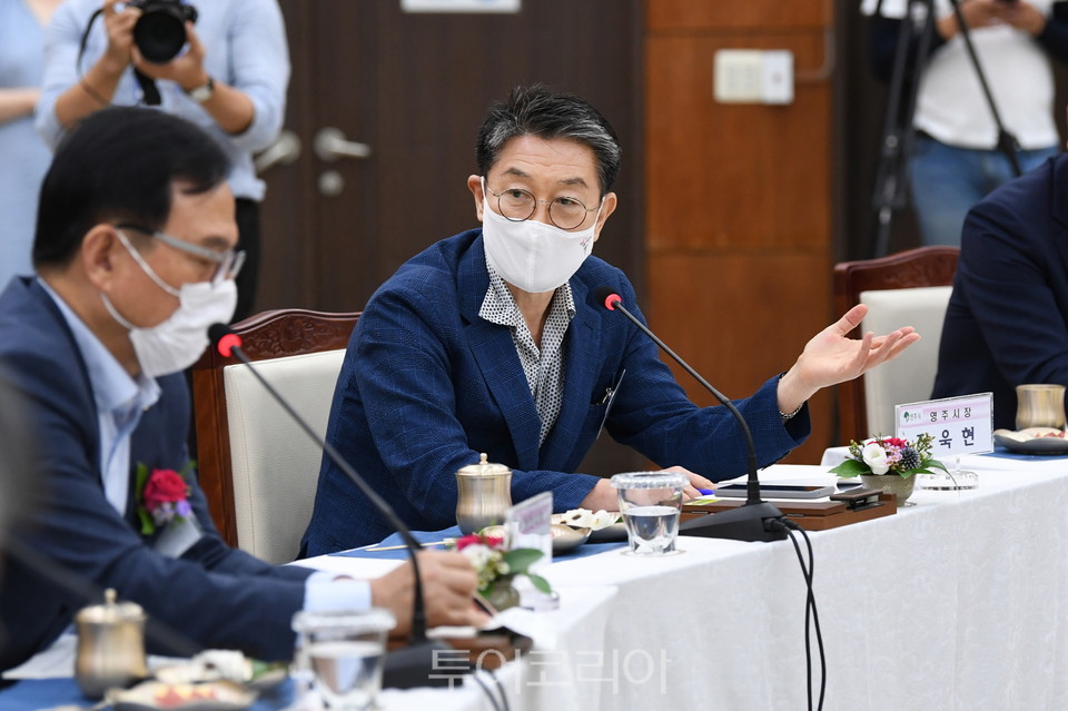 장욱현 영주시장이 16일 군위군에서 개최된 ‘민선 7기 제16차 경북도 시장‧군수협의회 정기회의’에 참석, 경북도와 22개 시군의 관심과 참여를 당부했다.