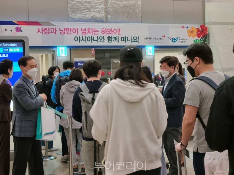 인천공항은 지난 3일 아시아나항공의 인천-하와이노선 운항재개 기념행사를 가졌다.