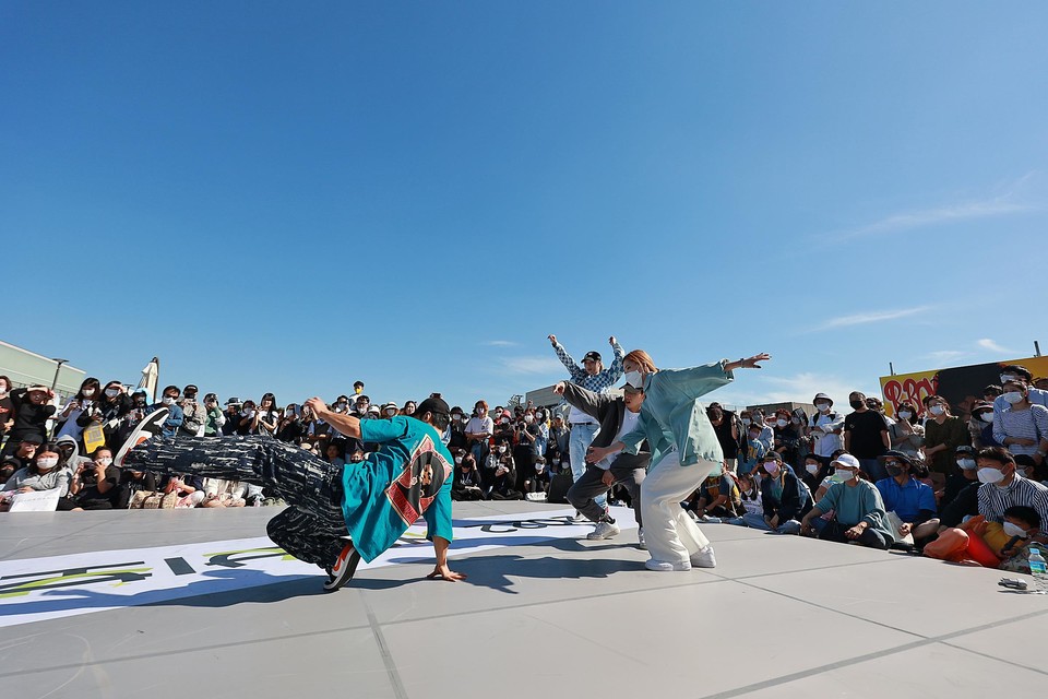2022년 서울비보이페스티벌이 열린 노들섬에서 4on4 댄스 배틀이 열리고 있다. 서울시 제공