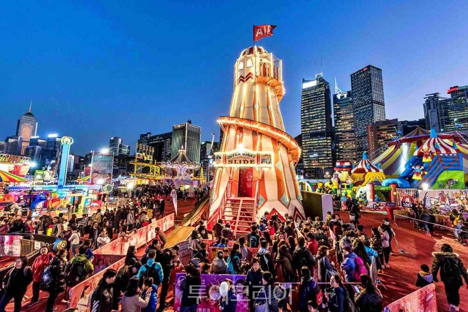 홍콩의 사랑받는 겨울 축제 AIA 카니발