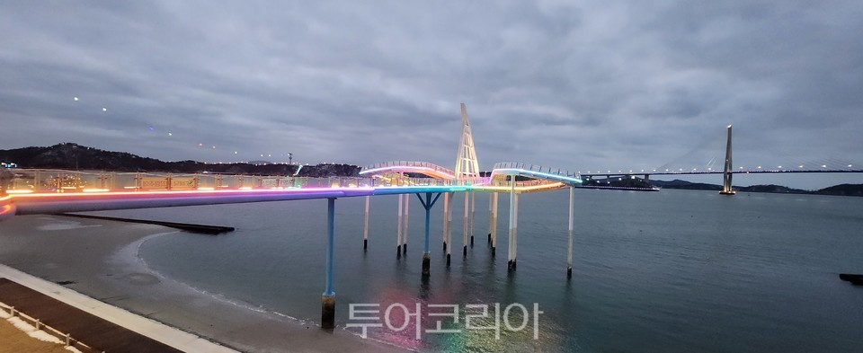 재단장한 목포스카이워크 야간경관 / 사진-목포시 제공