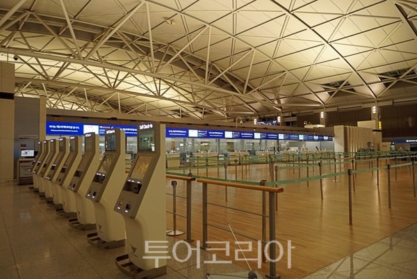 코로나19로 텅 빈 인천공항 모습/사진-투어코리아