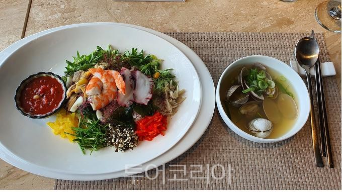해산물 해초 비빔밥