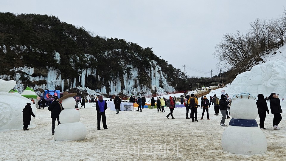 철원 한탄강 얼음트레킹 축제장 얼음 빙벽<br>