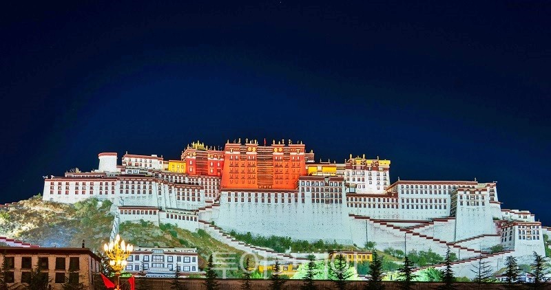 티벳 포탈라궁 야경