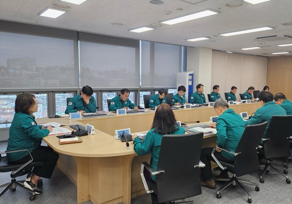 박희영 용산구청장 재난안전대책본부 회의 진행 모습(사진제공=용산구청)